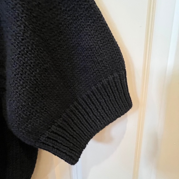 Cordera Top/Sweater - Cropped, Black - Picture 6 of 11